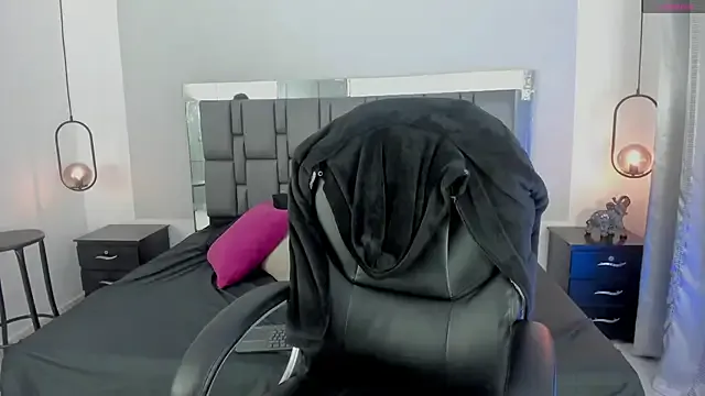 Offline pretty_ariiel on StripChat