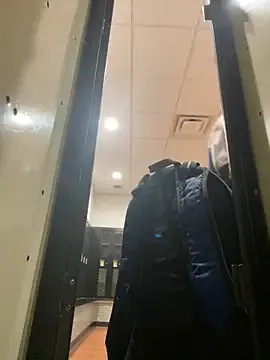 Offline Prettyrichy on StripChat