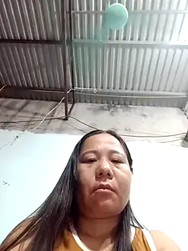 Offline Queen-18200 on StripChat