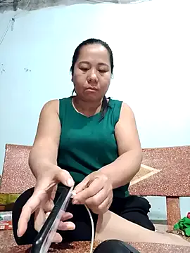 Offline Queen-18200 on StripChat