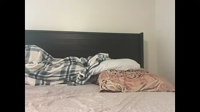 Offline QueenLolaX on StripChat