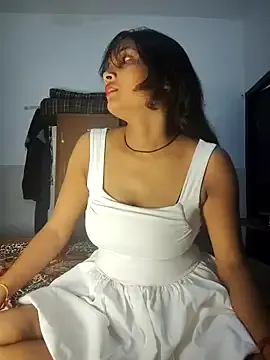 Offline RAYI_Queen_2 on StripChat