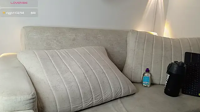 Offline Roman_Lux on StripChat