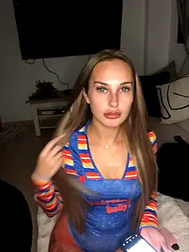 Offline Rosieredxox on StripChat