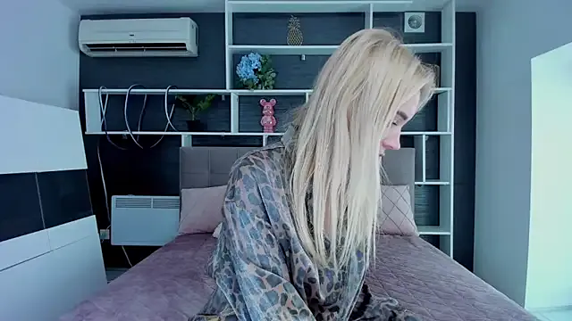 Offline SabrinaSharm on StripChat