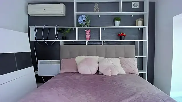 Offline SabrinaSharm on StripChat