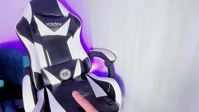 Offline SafiroBlake on StripChat