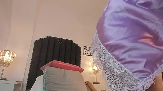 Offline SamanthaBrown69 on StripChat