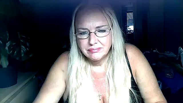 Sandy-Summer on StripChat