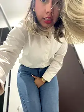 Offline sara_calderon on StripChat