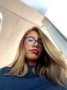 Offline sara_calderon on StripChat