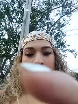 Sara_smiiith211 from StripChat is Freechat