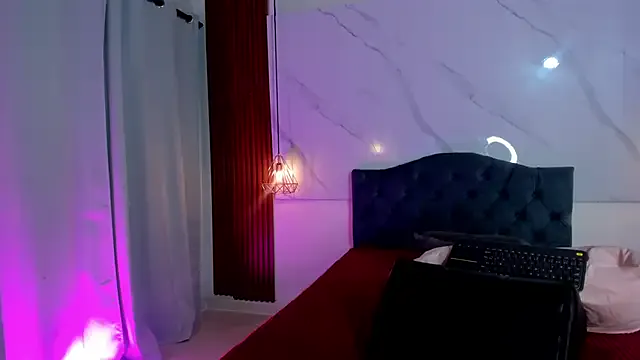 sara_zc on StripChat