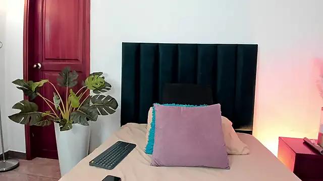 SaraBloomm from StripChat