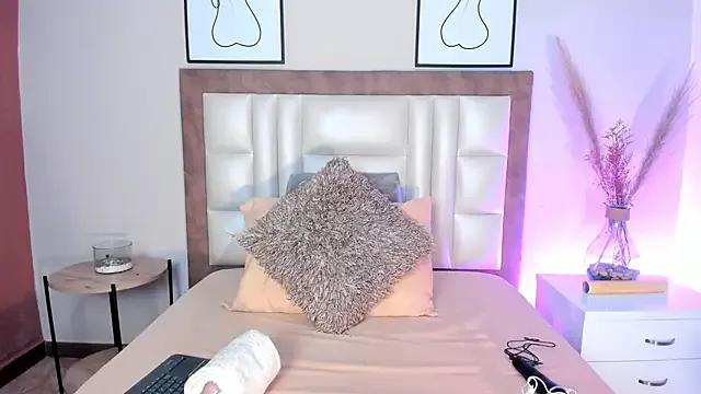 SaraBloomm from StripChat
