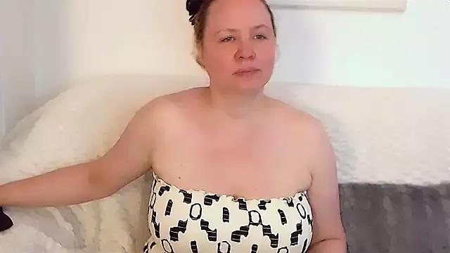 Sarah4you from StripChat