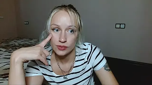 Offline SatinQueen90 on StripChat