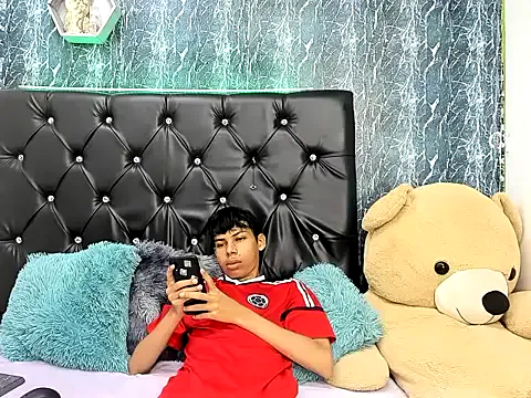 Offline sexyboys_cutex18 on StripChat