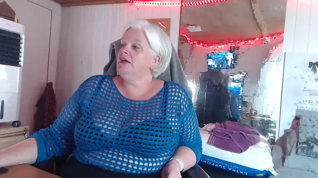 Offline sexychazza16 on StripChat