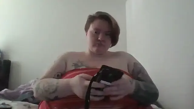 Offline Sh0rtFluff on StripChat