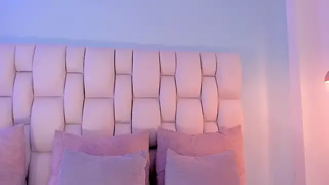 Offline shatall_rouge on StripChat