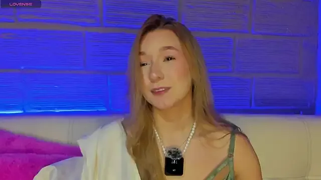 Offline shatall_rouge on StripChat