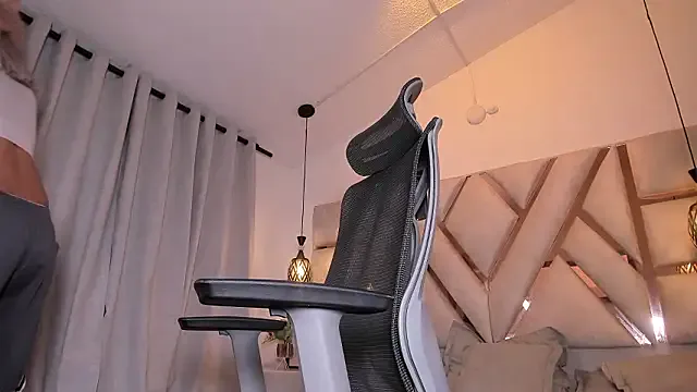 shineevg on StripChat