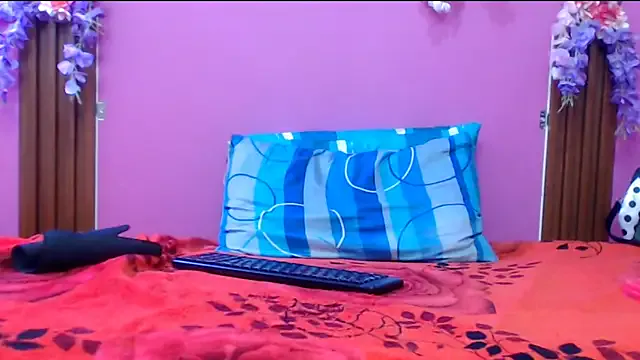 Offline skinnysofia18 on StripChat