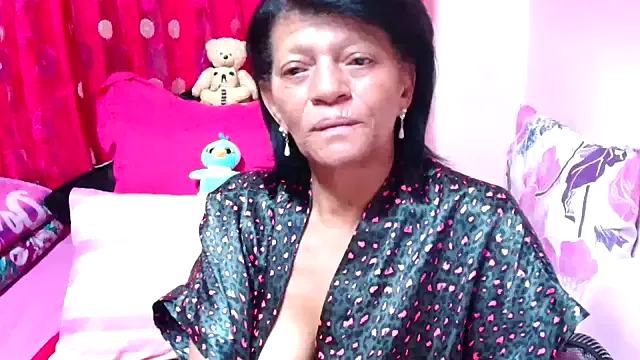 Offline SLUTTYROXY on StripChat