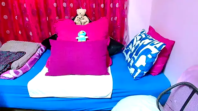 Offline SLUTTYROXY on StripChat