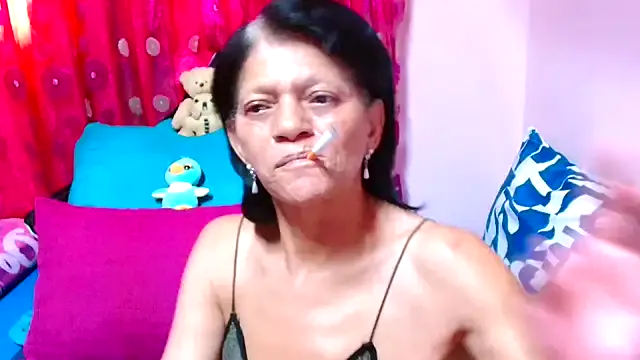 Offline SLUTTYROXY on StripChat