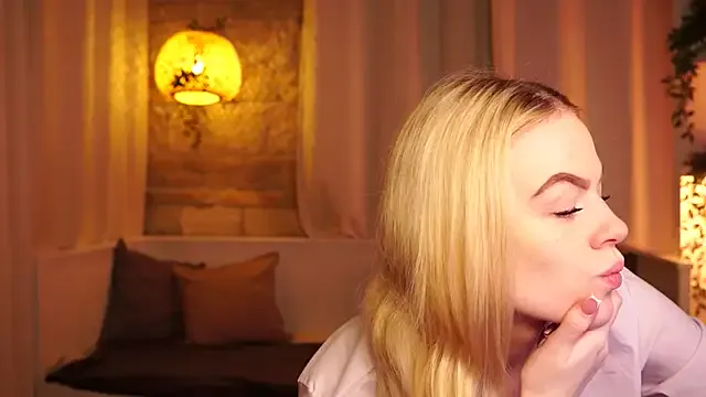 sn0w_barbie on StripChat