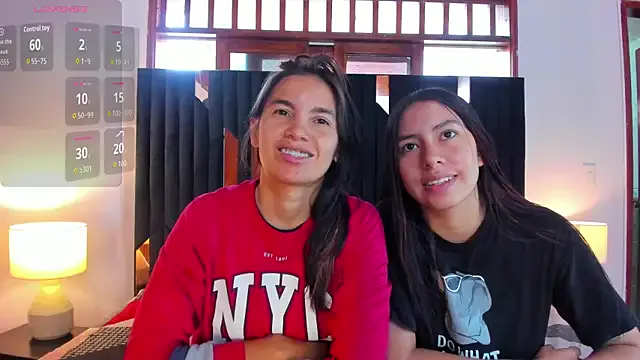 Freechat Sofy_and_Mia on StripChat