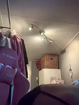 Offline space_g1rl on StripChat