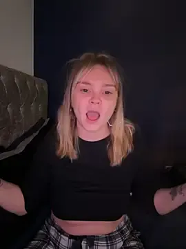 Offline Star-36 on StripChat