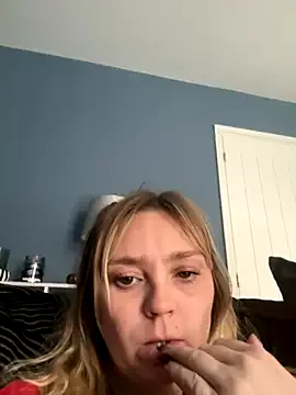 Offline Star-36 on StripChat