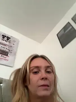 Offline Star-36 on StripChat