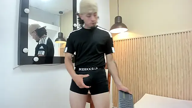 Offline STEINER_01 on StripChat