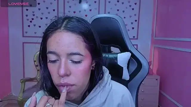 Freechat stephania_t on StripChat