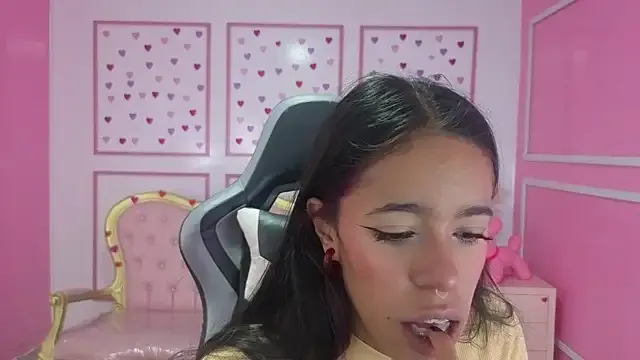 Freechat stephania_t on StripChat