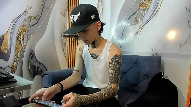 Offline StraightBoy_Nick on StripChat