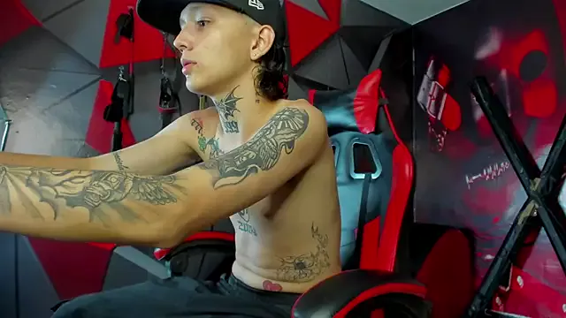 Offline StraightBoy_Nick on StripChat