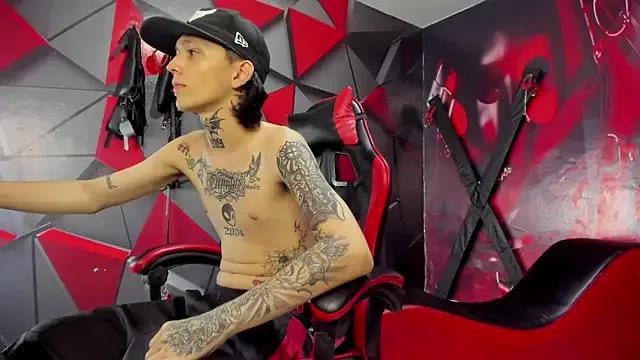 Offline StraightBoy_Nick on StripChat