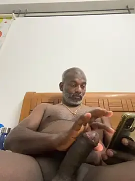 Offline strongguyindia on StripChat