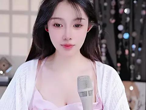 Summer-Momo from StripChat