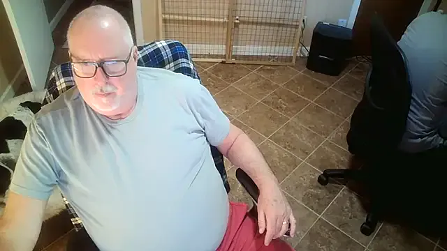 Offline superbearboss on StripChat