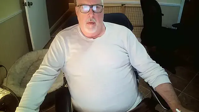 Offline superbearboss on StripChat