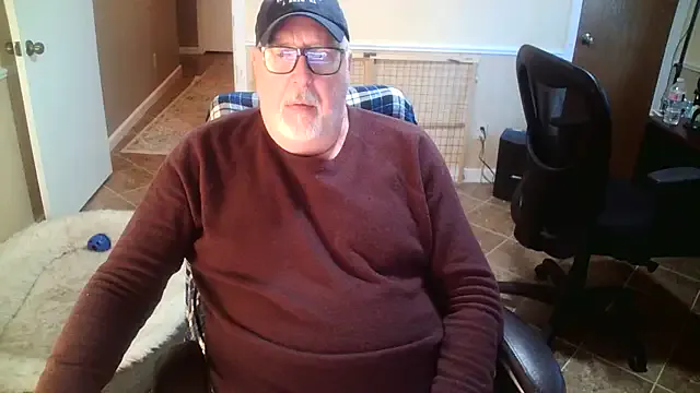 Offline superbearboss on StripChat