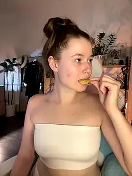 sweetest_pie from StripChat