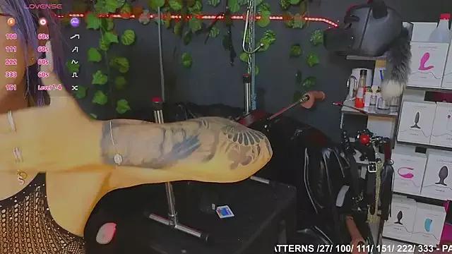 Sweett_Mollyy from StripChat